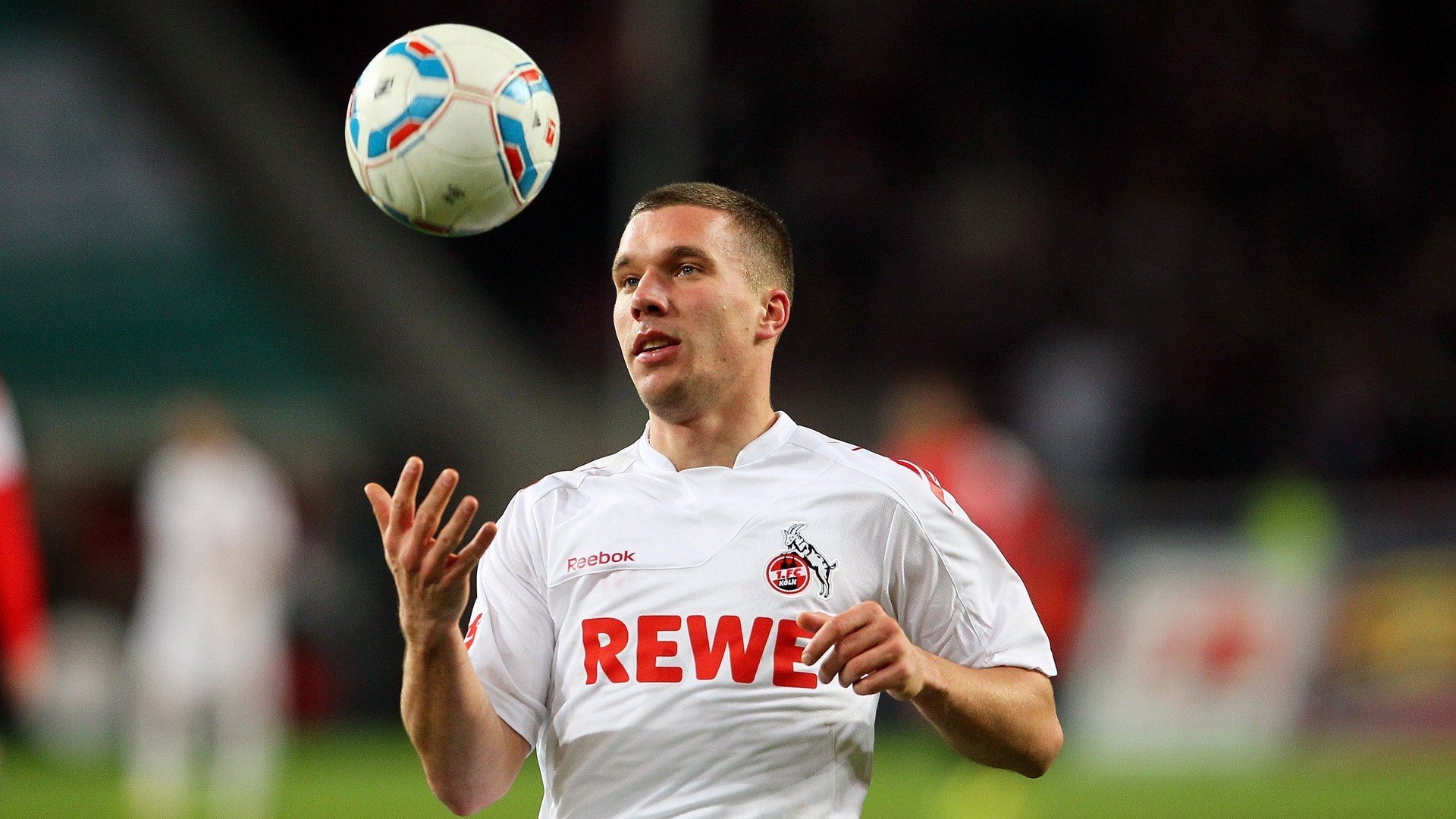 足球青训国际合作加强，足球青训政策